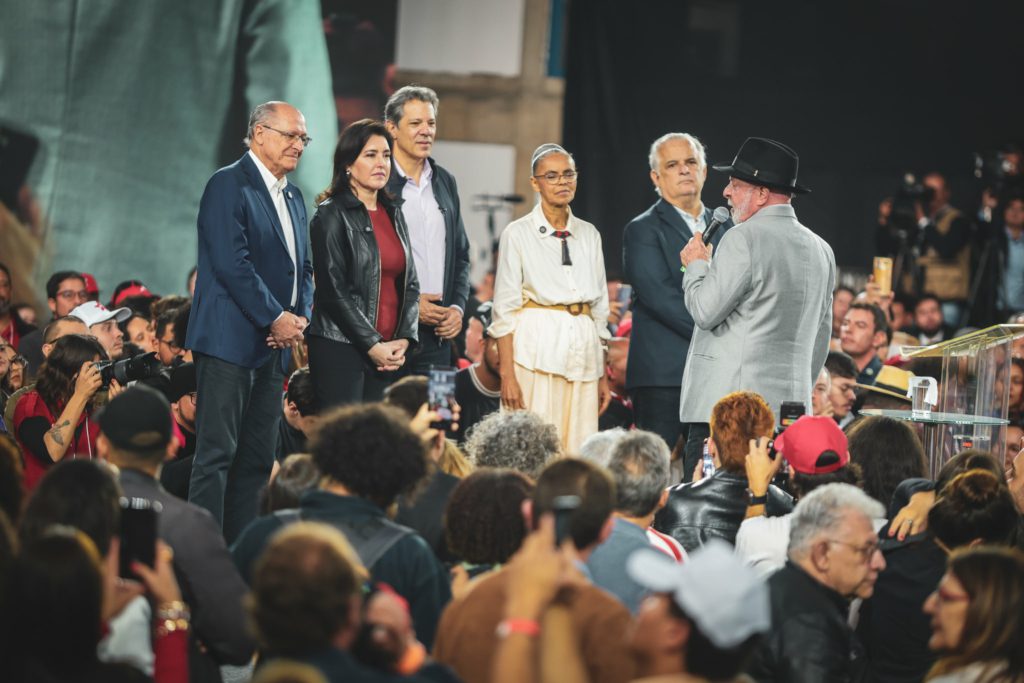 Justiça Eleitoral condena Lula por propaganda antecipada por pedido de votos para Simone T