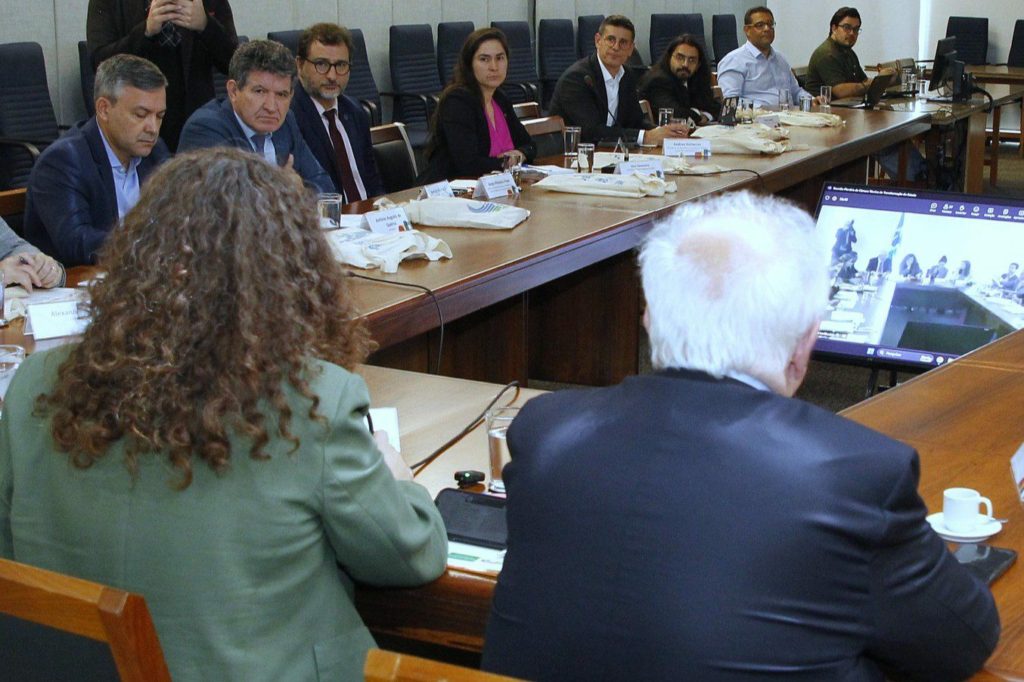 Divergência entre sindicatos e associações trava PL da negociação coletiva no serviço públ