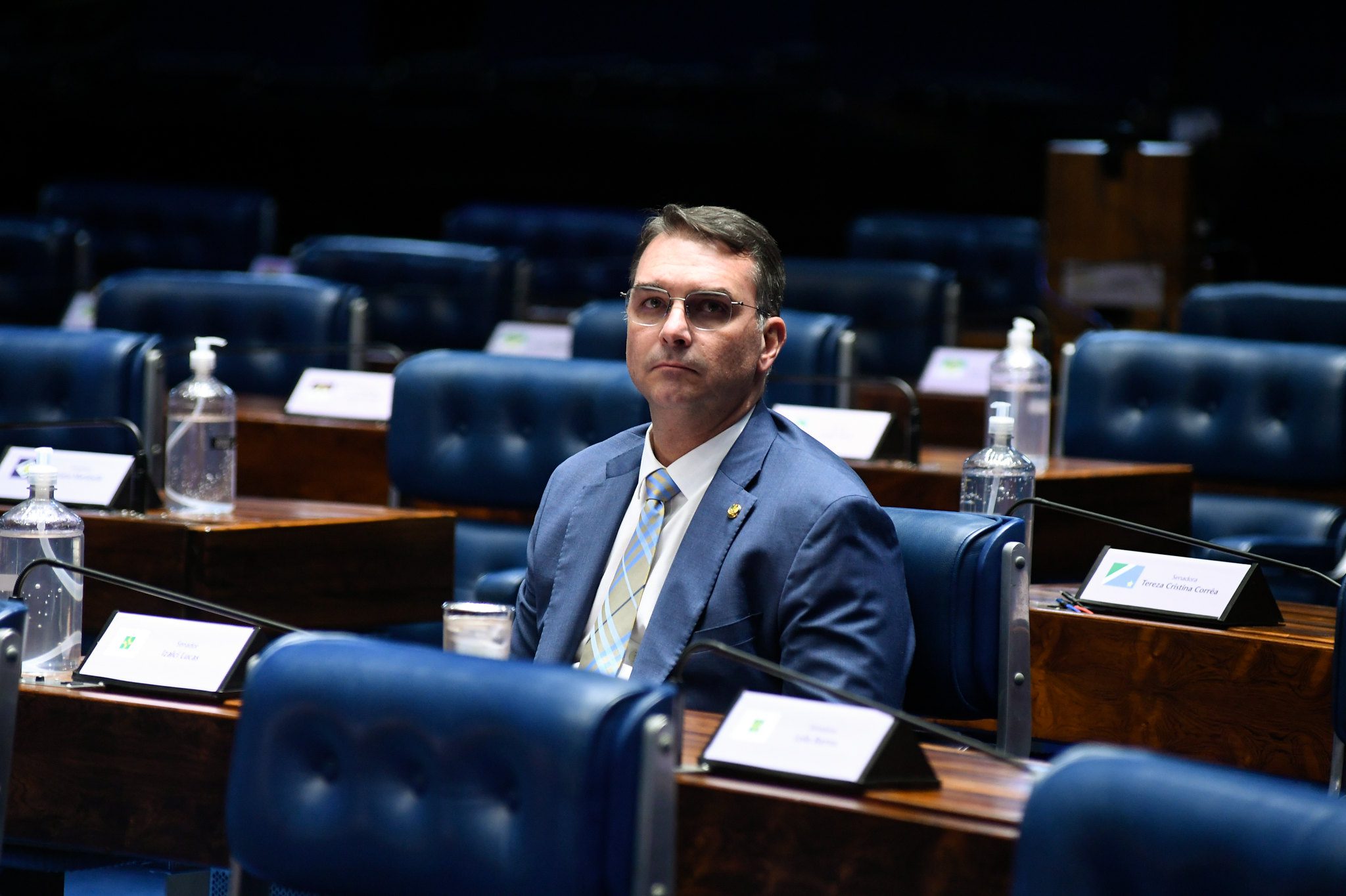 No Senado, Flávio Bolsonaro apoiou cortes de impostos, mas deixou rigor fiscal de lado