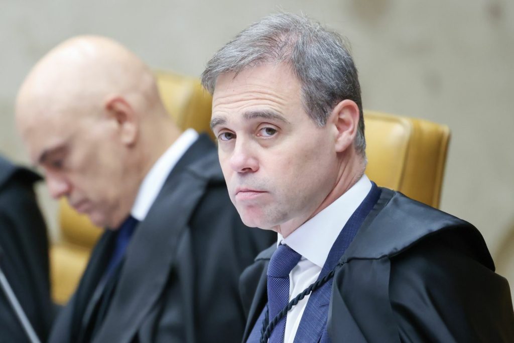 Ministro da Justiça se reúne com Mendonça em busca de distensionar crise com PF