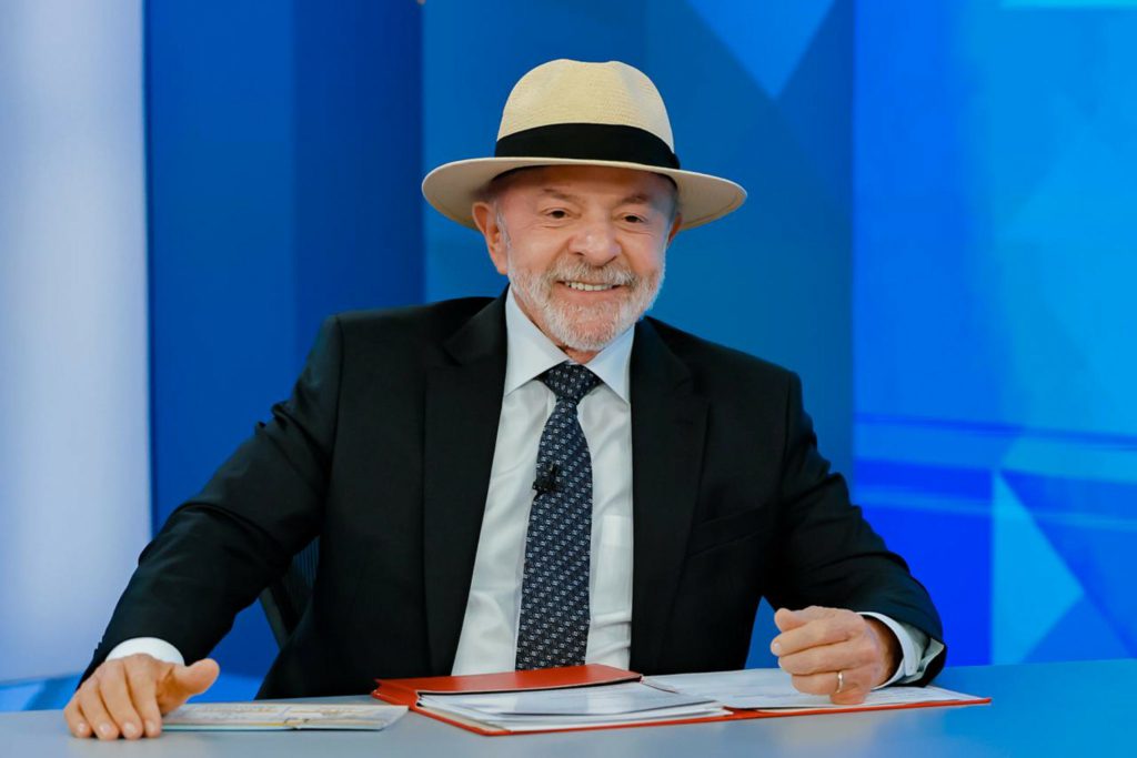 AtlasIntel/Bloomberg: Aprovação de Lula recua, e pesquisa aponta novo vetor de desgaste com caso Lulinha - QTU Questões do Universo