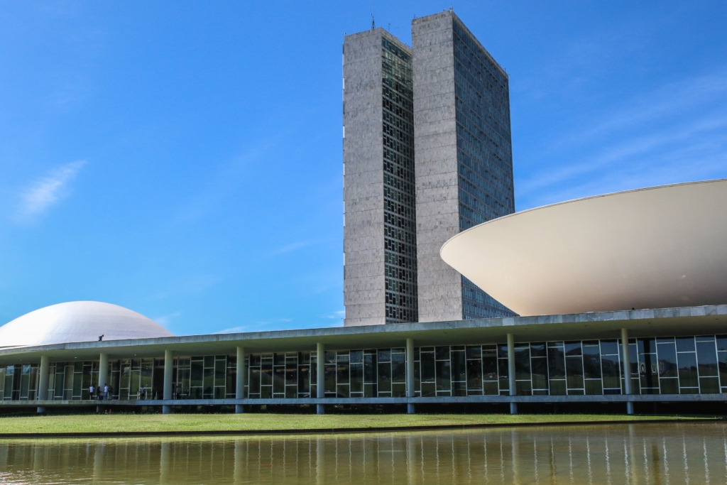 PEC da 6×1: Omar Aziz descarta emendas e mantém texto da Câmara