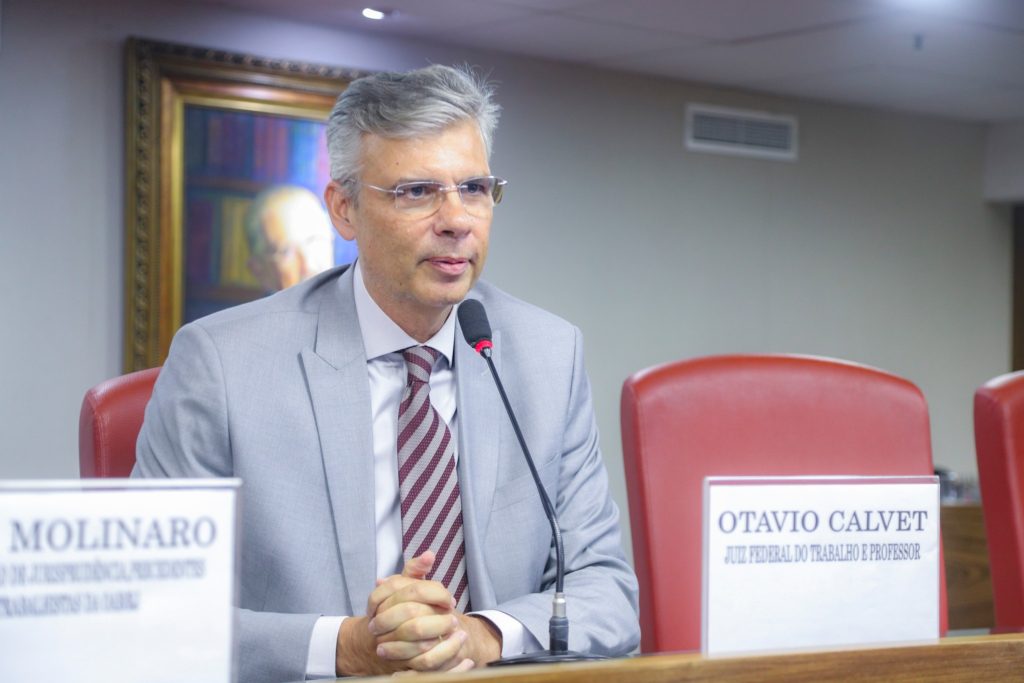 Juiz Otavio Calvet é alvo da Corregedoria da Justiça do Trabalho por posts nas redes sociais - QTU Questões do Universo