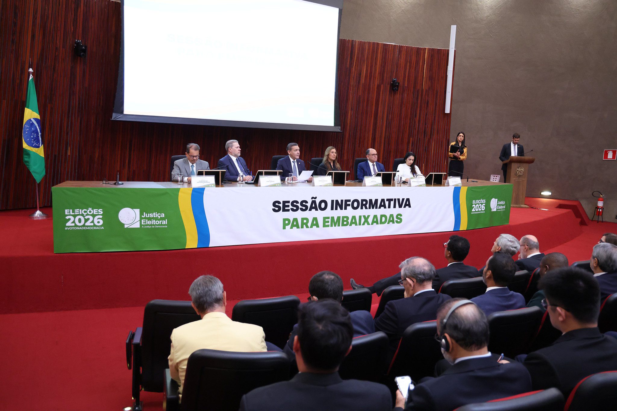 A embaixadores, Nunes Marques destaca parceria com plataformas e segurança das urnas