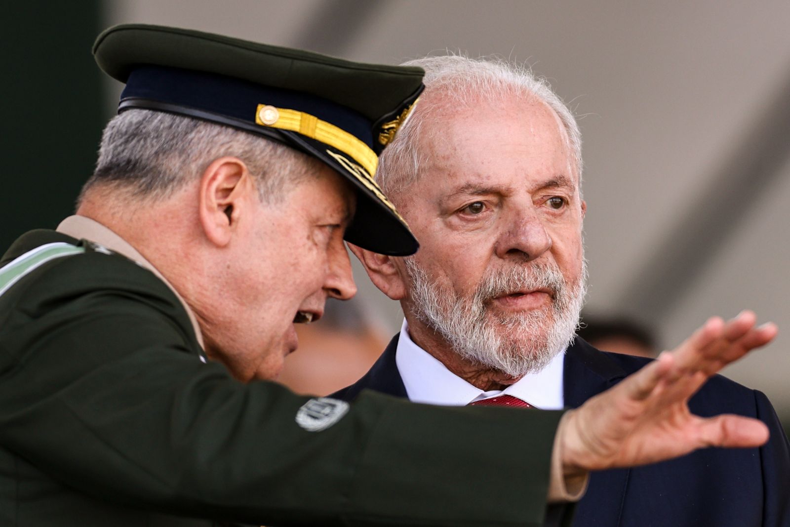 Com militares fora do jogo eleitoral, Lula evita ‘vespeiros’ e prioriza reequipamento