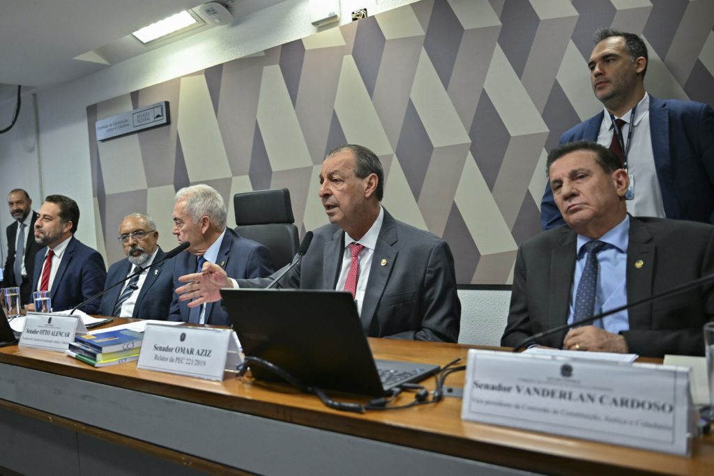 CCJ do Senado aprova a PEC que prevê o fim da escala 6×1