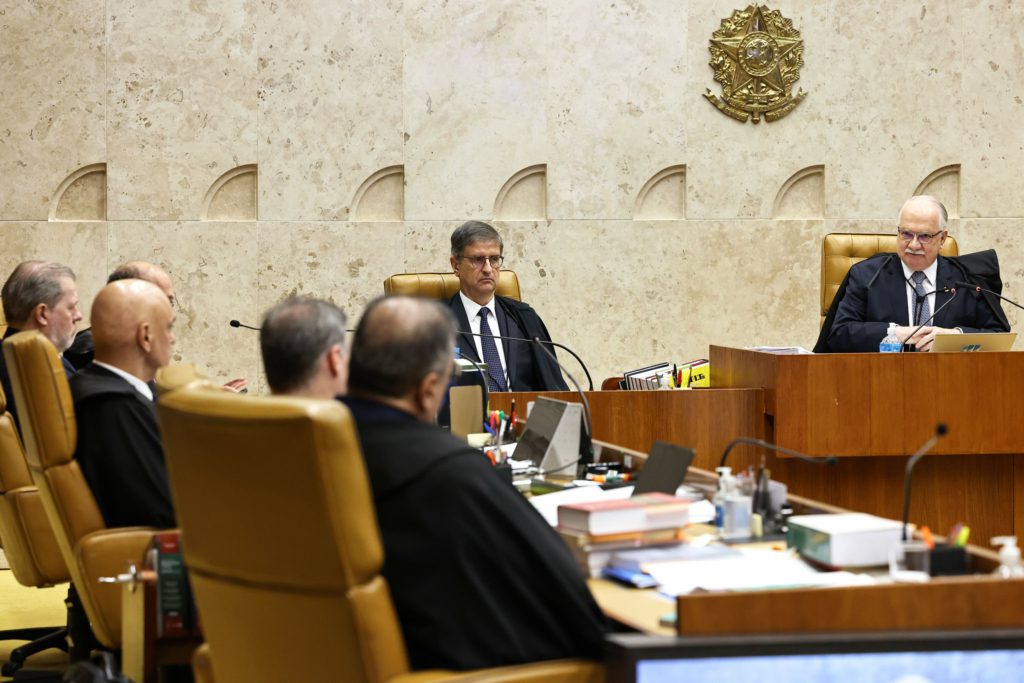 STF encerra sessão de caso Moraes sem definição; Dino tem 90 dias para ficar com processo