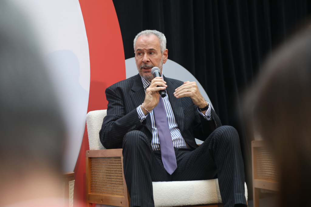 ‘Só a economia resolve a crise climática’, diz Corrêa do Lago no JOTA Global - Foto