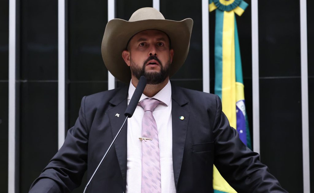 Deputado Zé Trovão (PL), aliado de Flávio Bolsonaro, vai ao TSE contra aumento do Bolsa Família - Foto