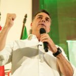 Flávio Bolsonaro pede ‘espada da Justiça na Praça dos 3 Poderes’, em culto com pedido de benção a Mendonça