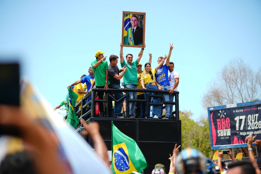 TSE manda excluir posts sobre Flávio Bolsonaro e padroeira, mas diverge sobre alcance da medida