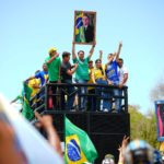TSE manda excluir posts sobre Flávio Bolsonaro e padroeira, mas diverge sobre alcance da medida