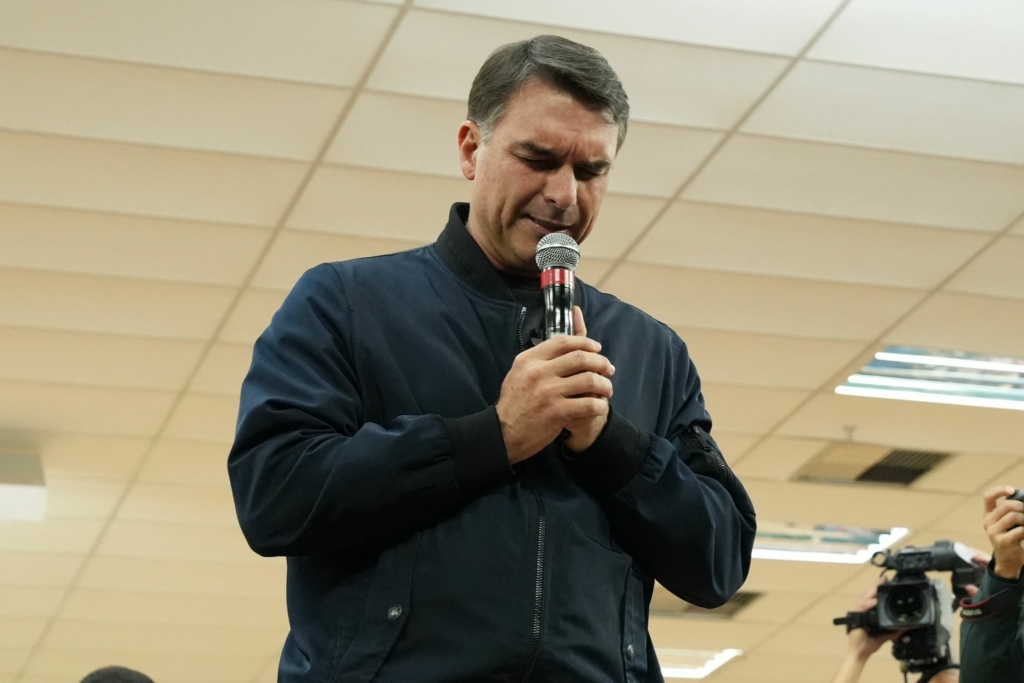 BTG/Nexus: Flávio encosta em Lula no 1º turno e passa à frente numericamente no 2º