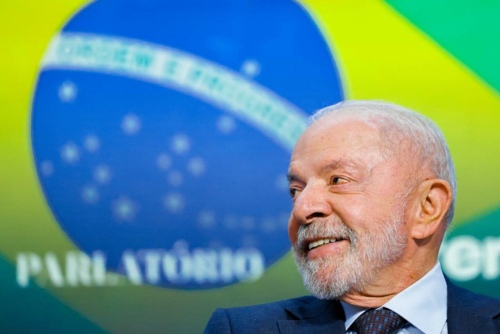 Lula abre 4 pontos sobre Flávio Bolsonaro na espontânea da pesquisa eleitoral da Palver