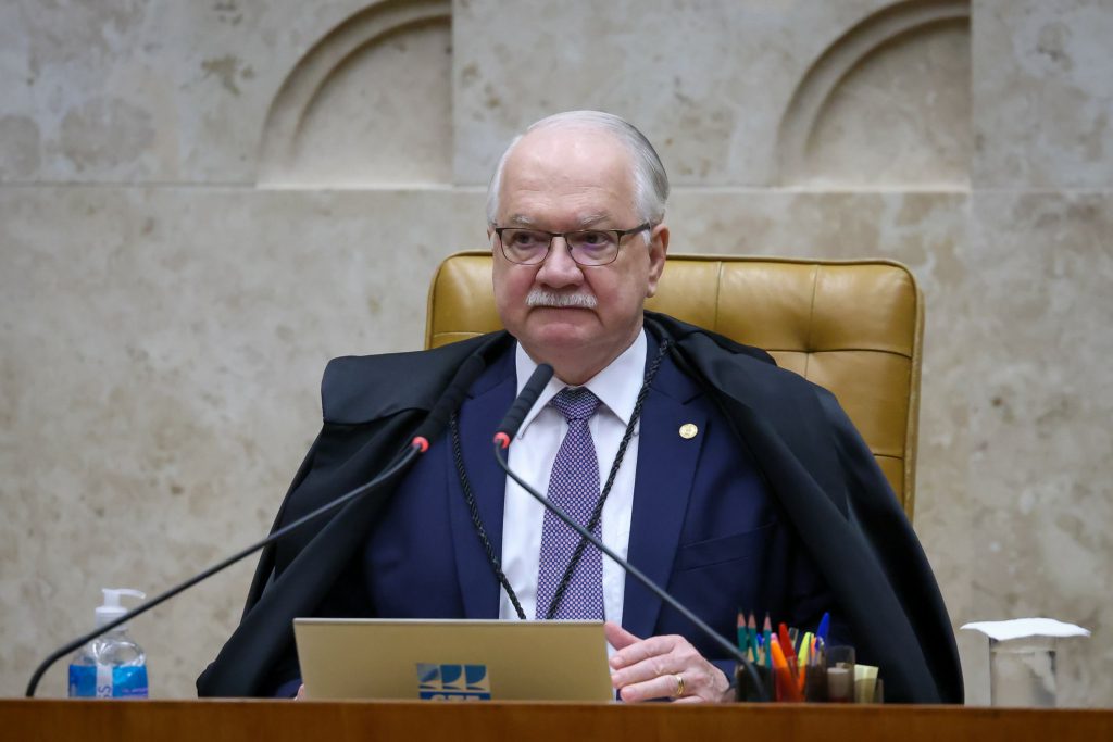 Fachin retira investigação contra Mendonça do inquérito das fake news e coloca no mesmo de Moraes
