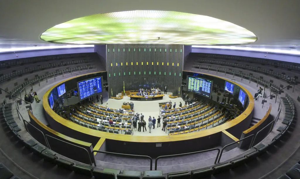 O que é cláusula de barreira e o que acontece com partidos sem desempenho mínimo?