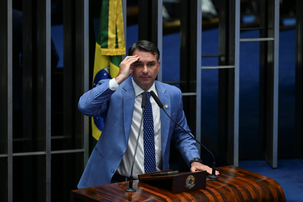 Moody’s vê corte de gastos sob Flávio Bolsonaro, mas aponta falta de detalhes e riscos no Congresso