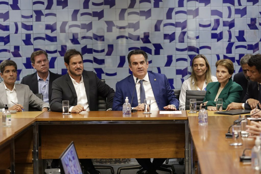 União Brasil PP apoiam Flávio Bolsonaro