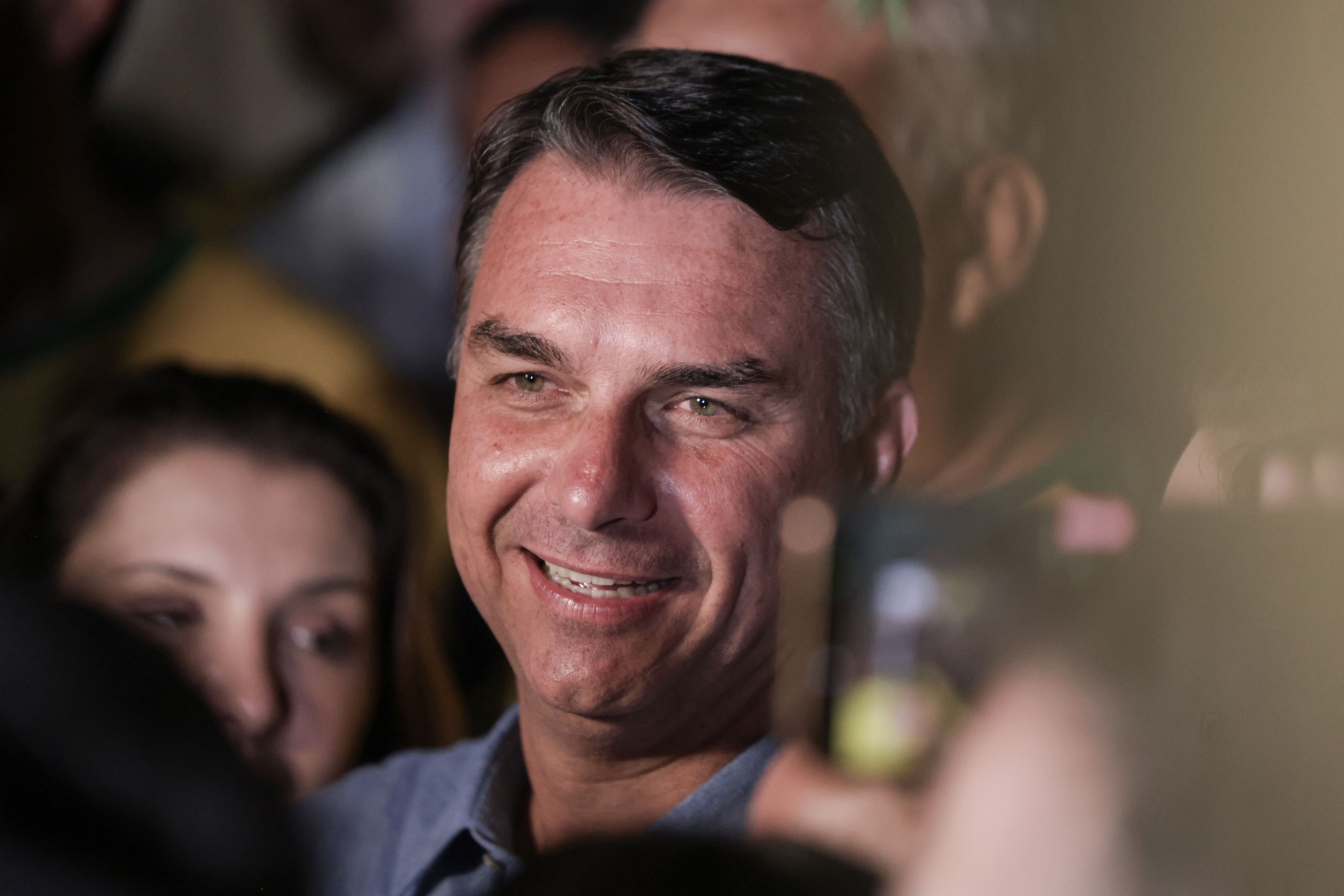 Flávio se esquiva de crises e capitaliza sentimento de mudança, que dificulta virada de Lula no 2º turno
