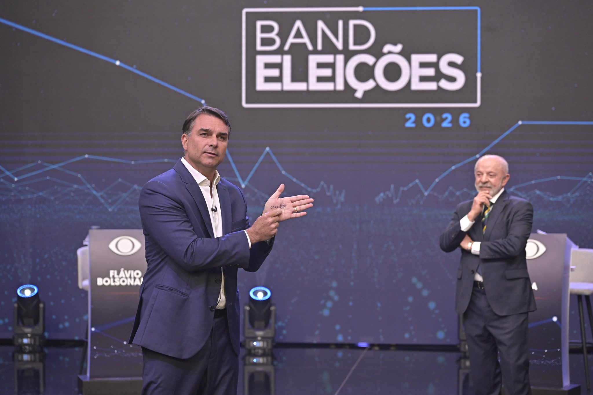 Flávio abusa de provocações, Lula cai em armadilhas e debate deixa eleitor sem respostas