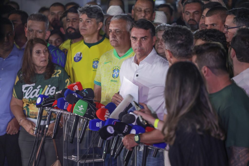 EDITORIAL: Flávio Bolsonaro deve honrar a República e aceitar o resultado das urnas - Foto