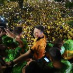 Dino manda PF investigar se houve interferência estrangeira em prol de Flávio Bolsonaro nas eleições
