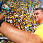 Flávio Bolsonaro aparece numericamente à frente de Lula, aponta pesquisa Vox Brasil
