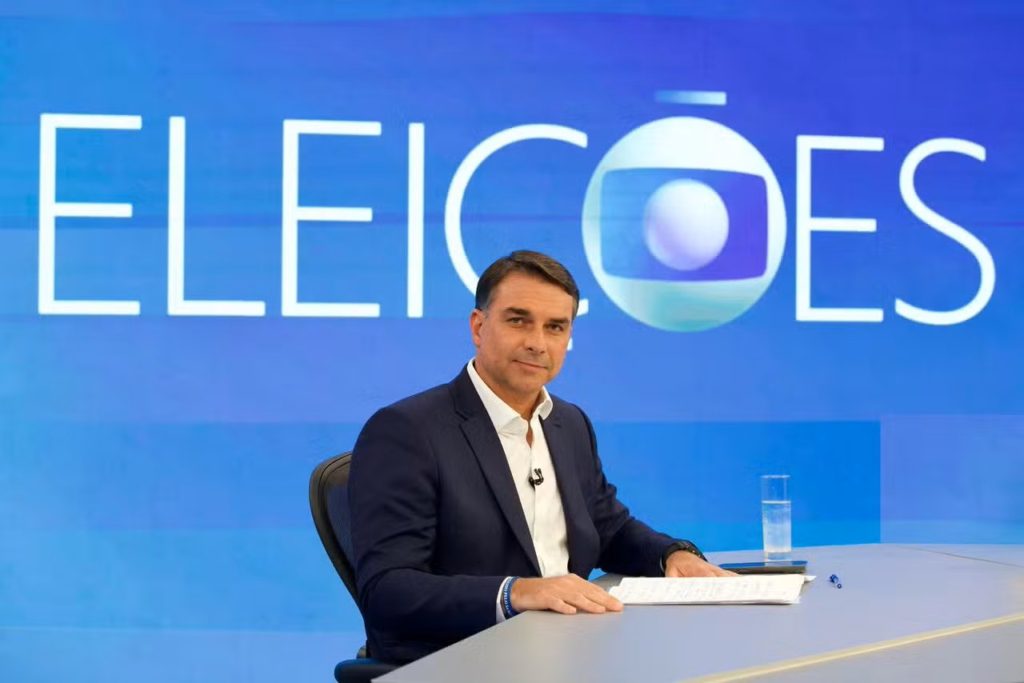 Flávio usa sabatina como propaganda, enaltece bolsonarismo e deixa conta do ajuste em aberto
