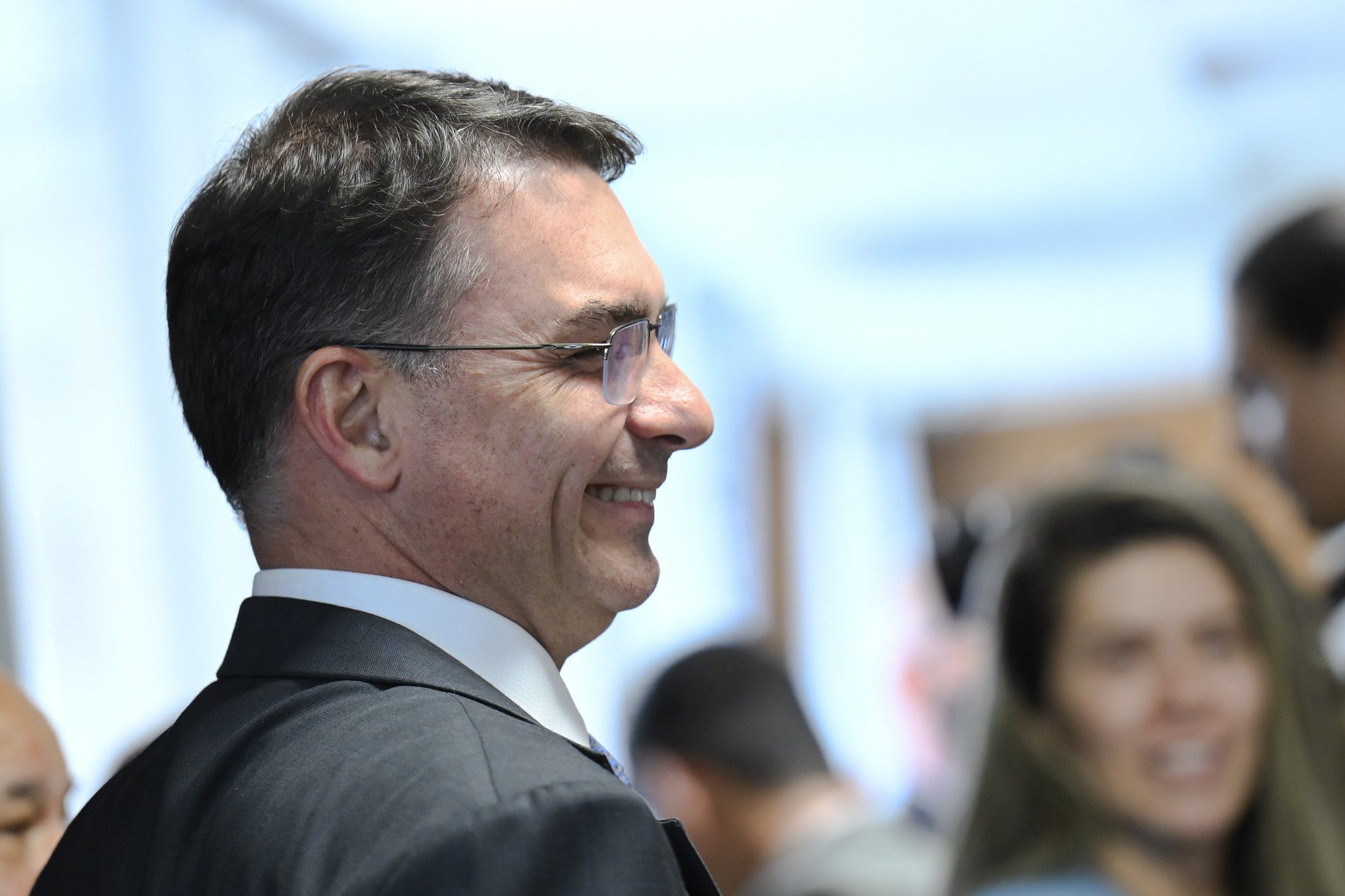 Em carta golpista, Flávio Bolsonaro se declara presidente eleito dos Estados Unidos do Brazil