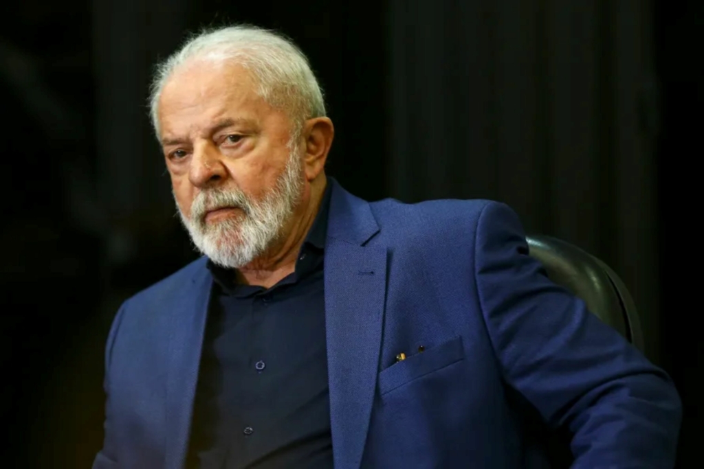 Lula acusa prefeitos de dificultar acesso às urnas e pede extensão de horário da votação