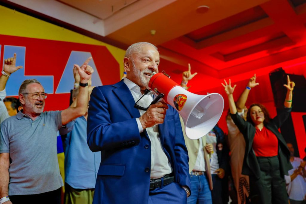 Sem demonstrar derrotismo, Lula fala em virada no 2º turno e diz que irá focar em abstenções