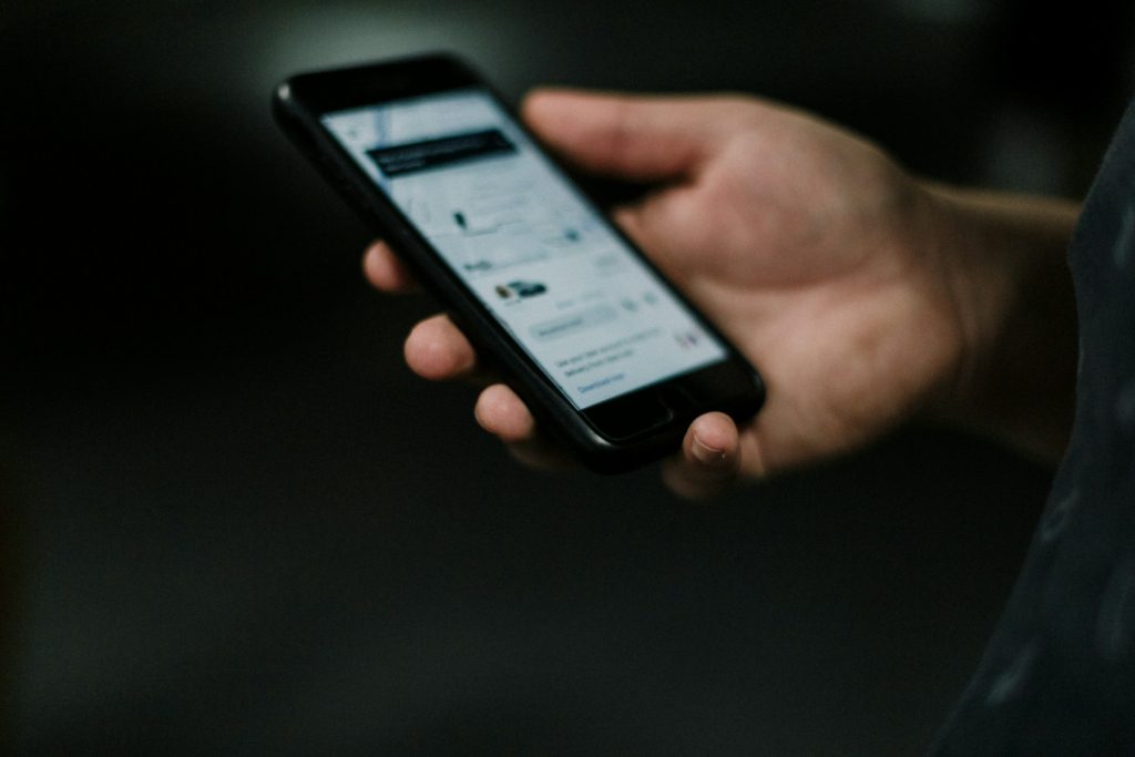 Uber pode ser obrigada a fornecer dados de usuários que fizeram avaliações negativas?