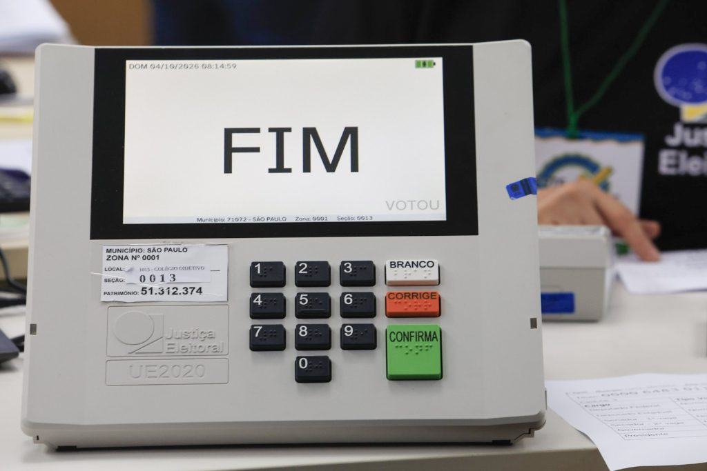 Cerca de 34 mil votos, o equivalente a 0,03% do total, foram registrados depois das 17h - Foto