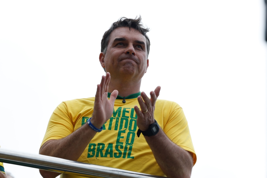 flávio bolsonaro reforma tributária split payment aposentadoria reajuste inflação